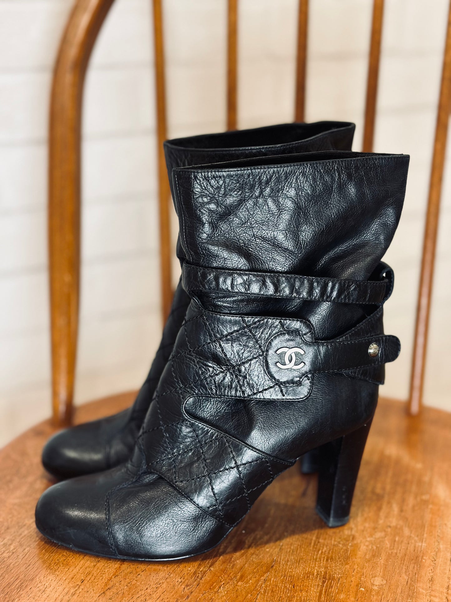 CHANEL 2006 interlocking CC Moto BOOTS / US8-EU38.5