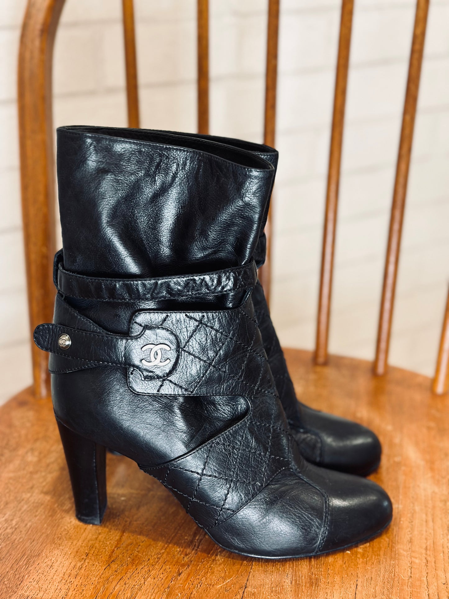 CHANEL 2006 interlocking CC Moto BOOTS / US8-EU38.5