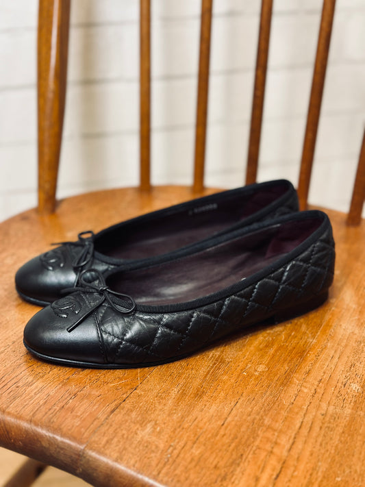 CHANEL quilted leather ballet flats / US7-EU37.5