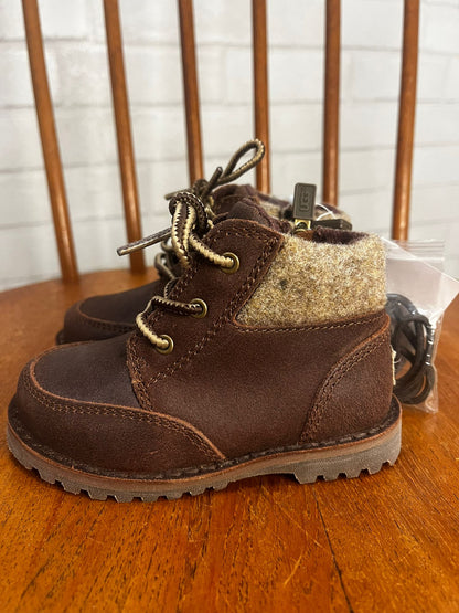 UGG NWT hi boots /us6-22.5