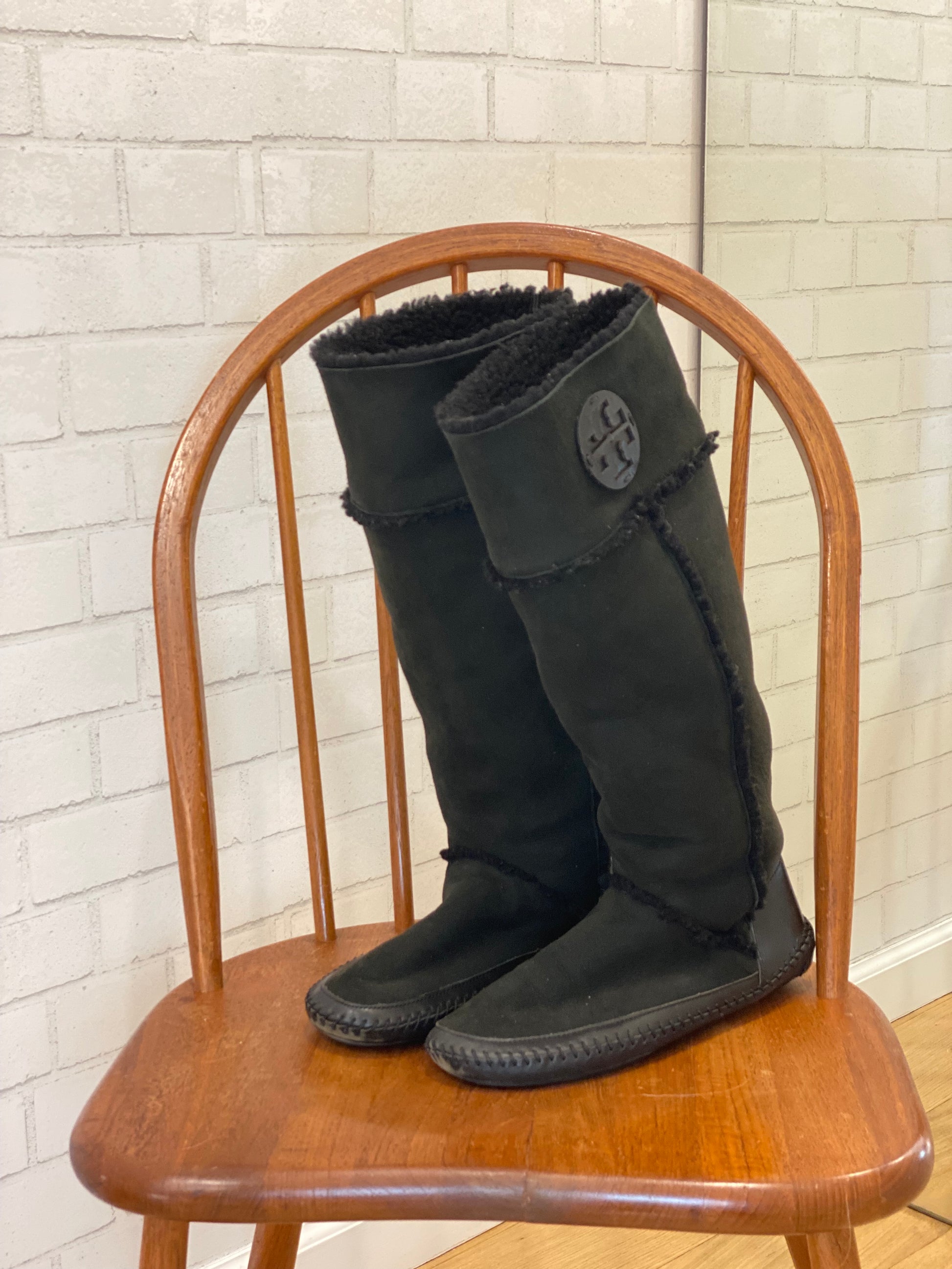 Tory burch boots 2024 suede