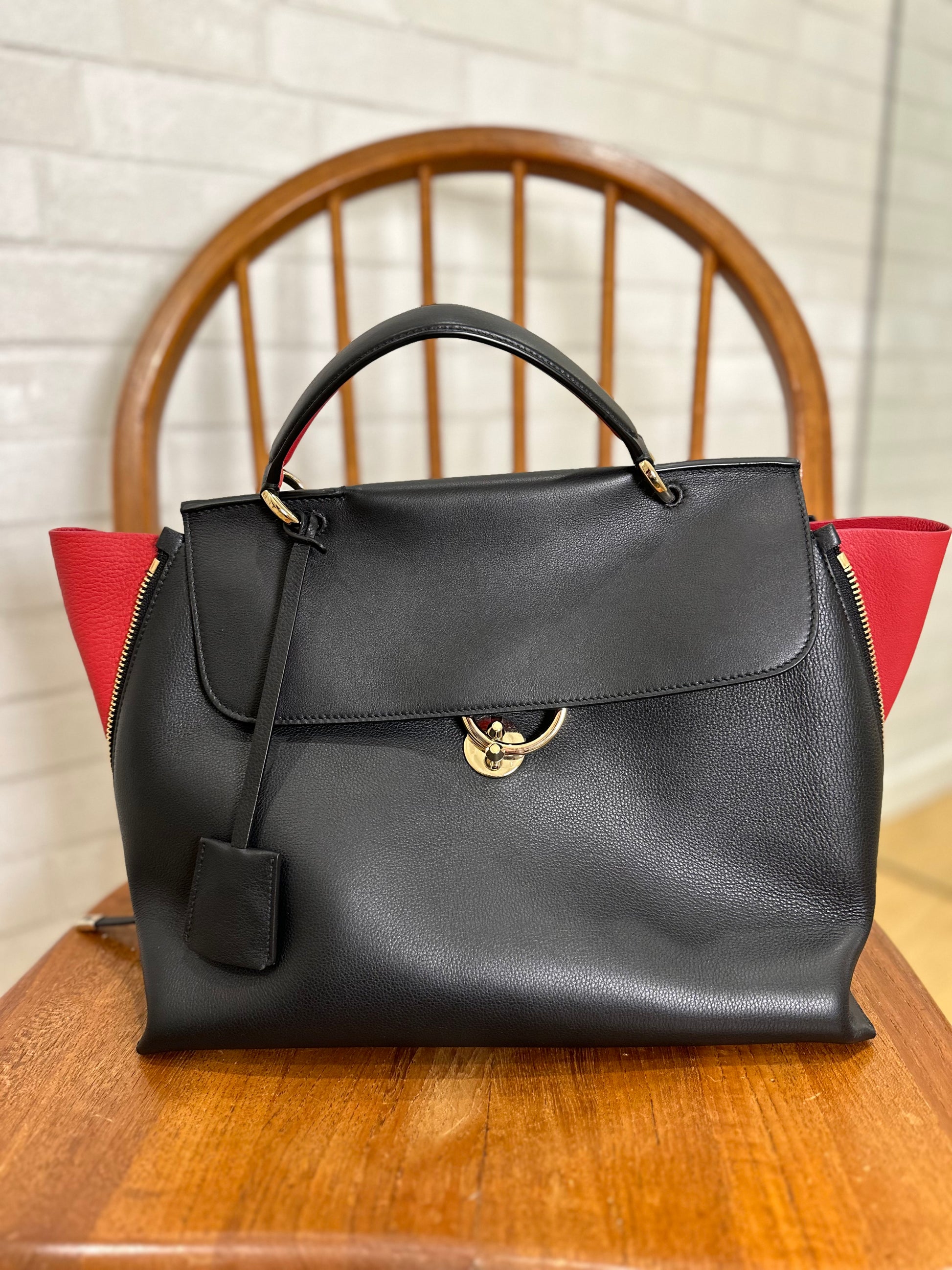 Ferragamo jet set tote hotsell