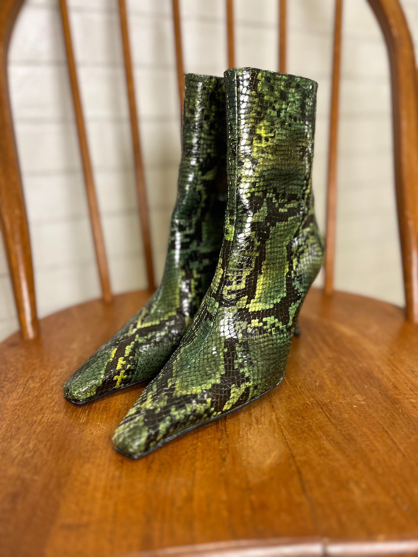 STUART WEITZMAN Snake Skin Boots / US7-EU38