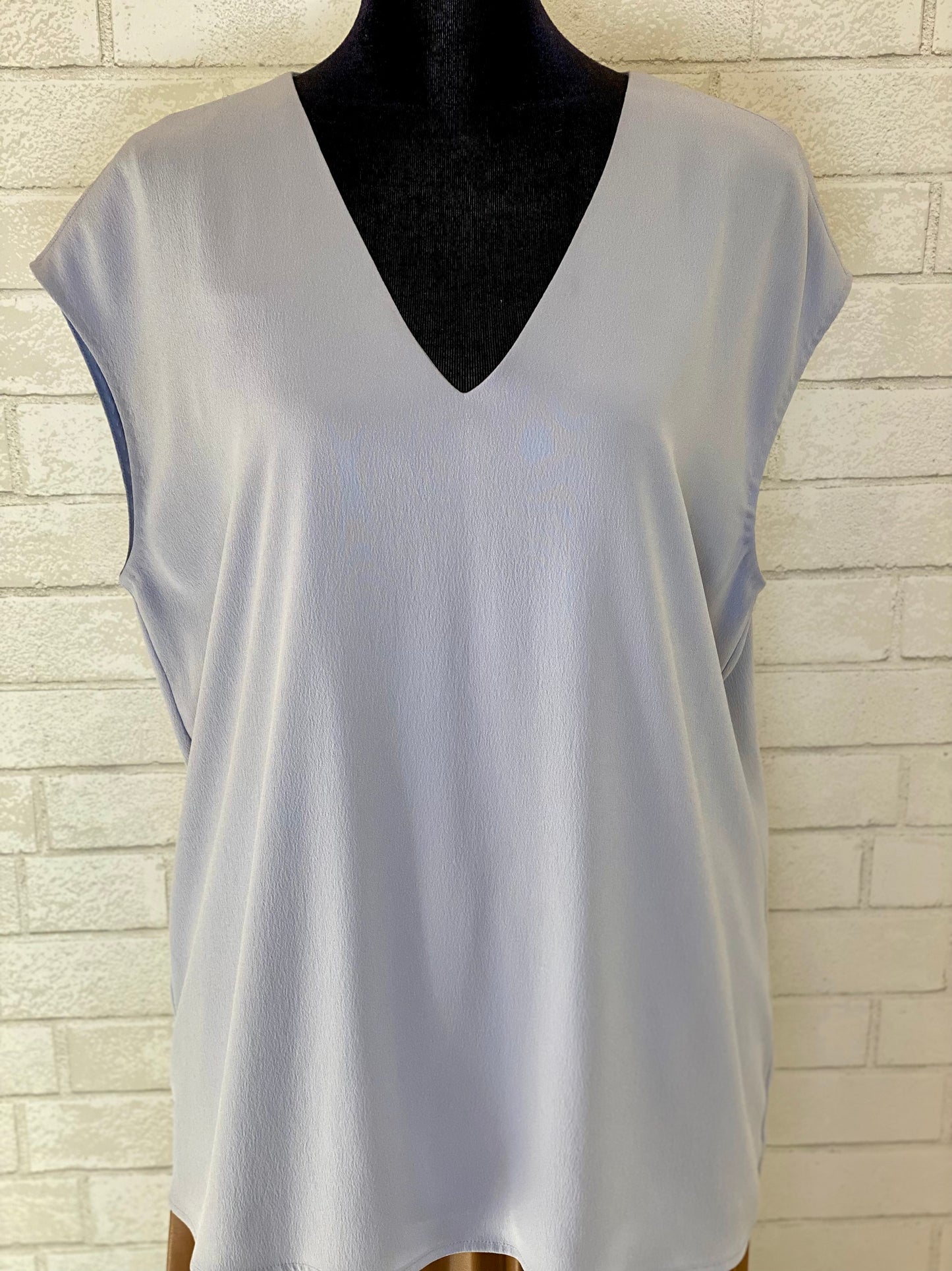 MM LAFLEUR V Neck Sleeveless Top Size L