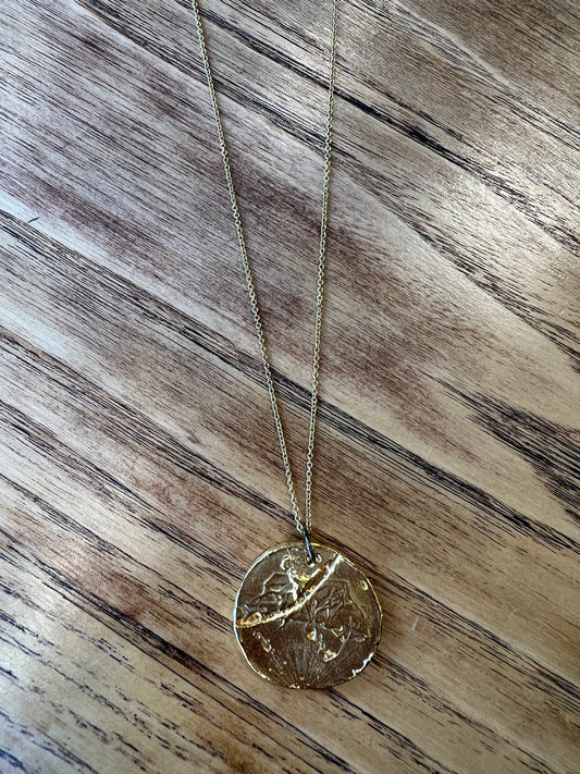 Gold pendant and chain