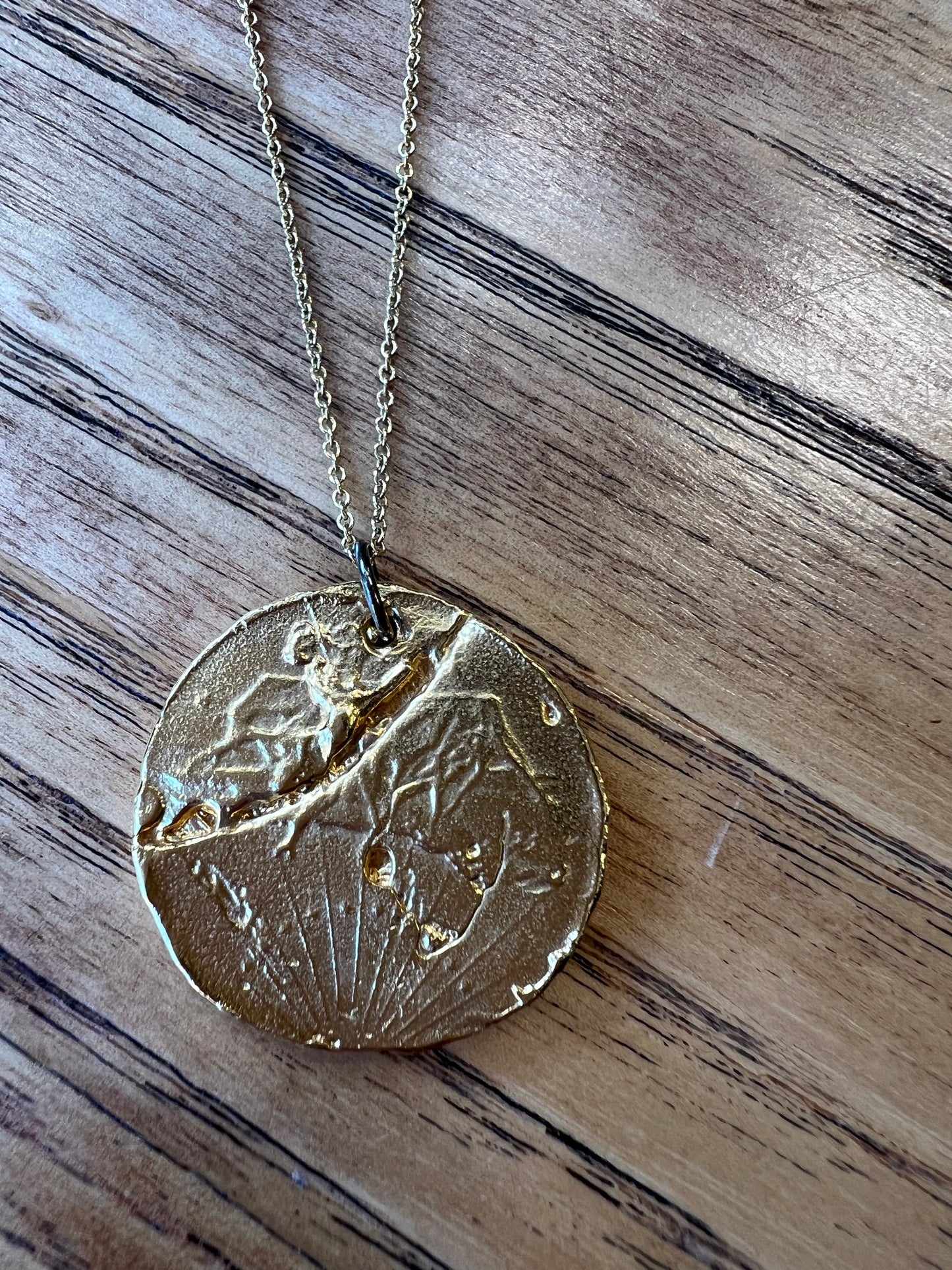 Gold pendant and chain