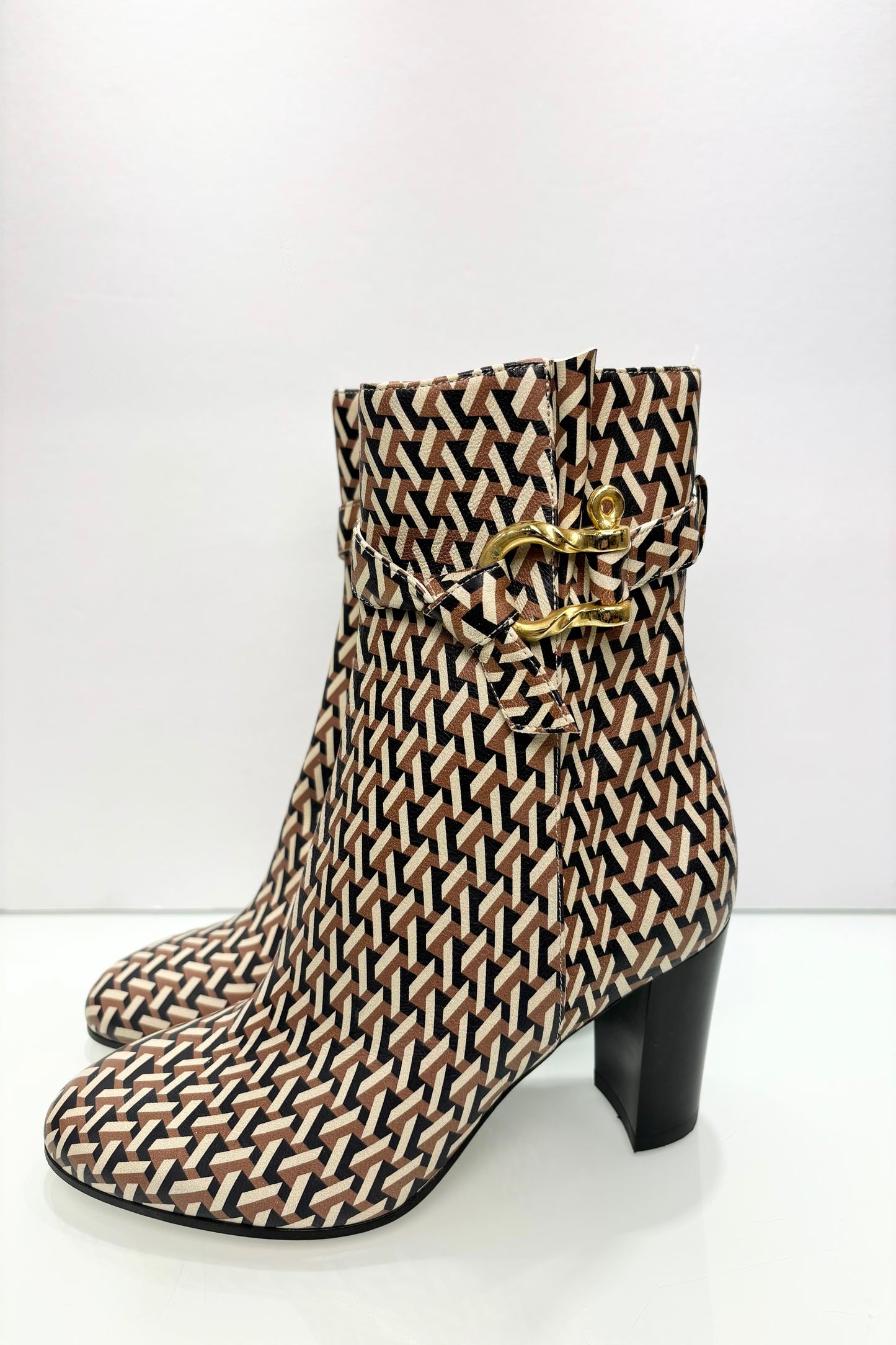 DVF New Leather Ankle Boots with gold Buckle / US7-EU37.5