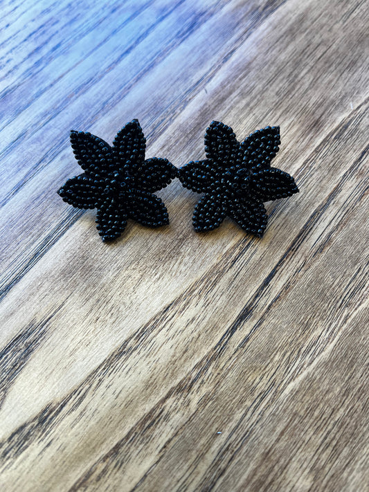 Black bead flower earrings