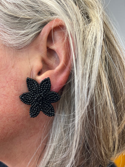 Black bead flower earrings