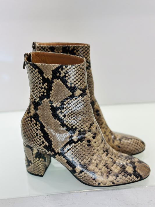 DVF Python Printed Ankle Boots / US7