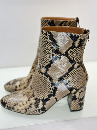 DVF Python Printed Ankle Boots / US7