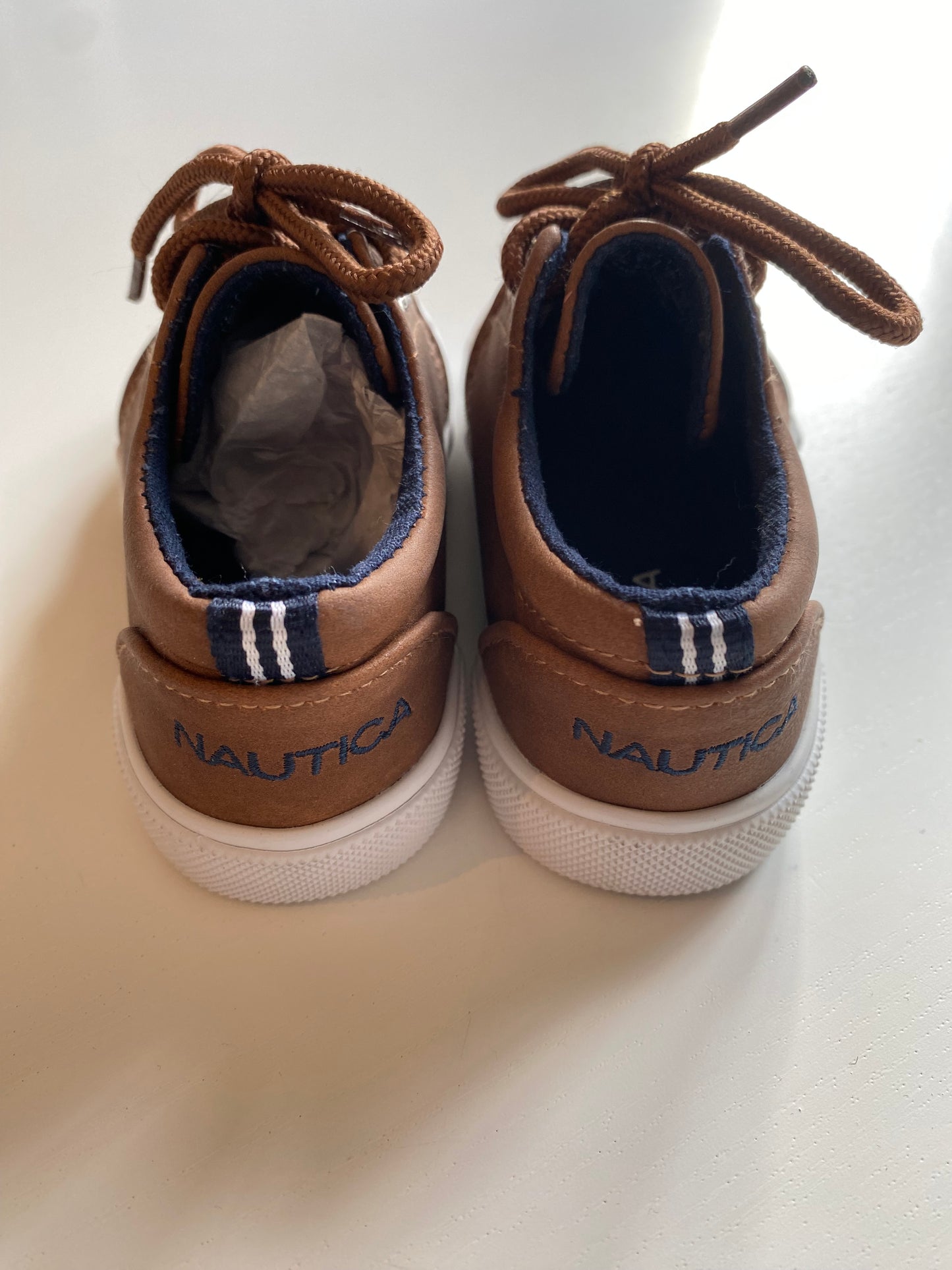 NAUTICA leather sneakers NWT/ us6-22