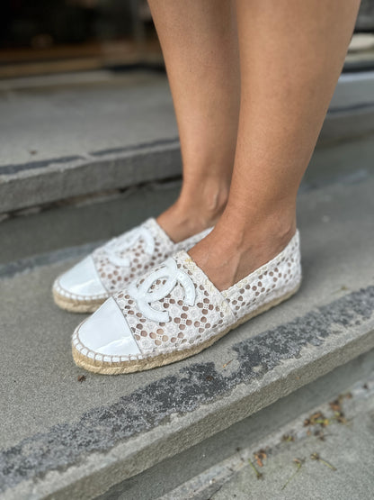 CHANEL White Eyelet Espadrilles / US8.5-EU39