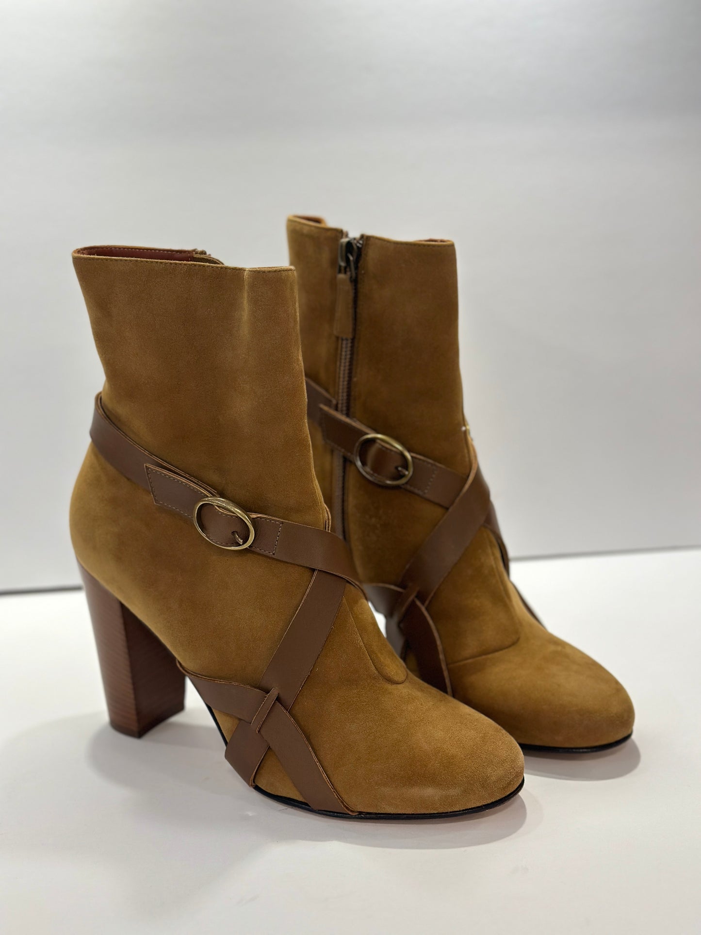 MICHEL VIVIEN NWT Suede Ankle Boots / US7-EU37.5