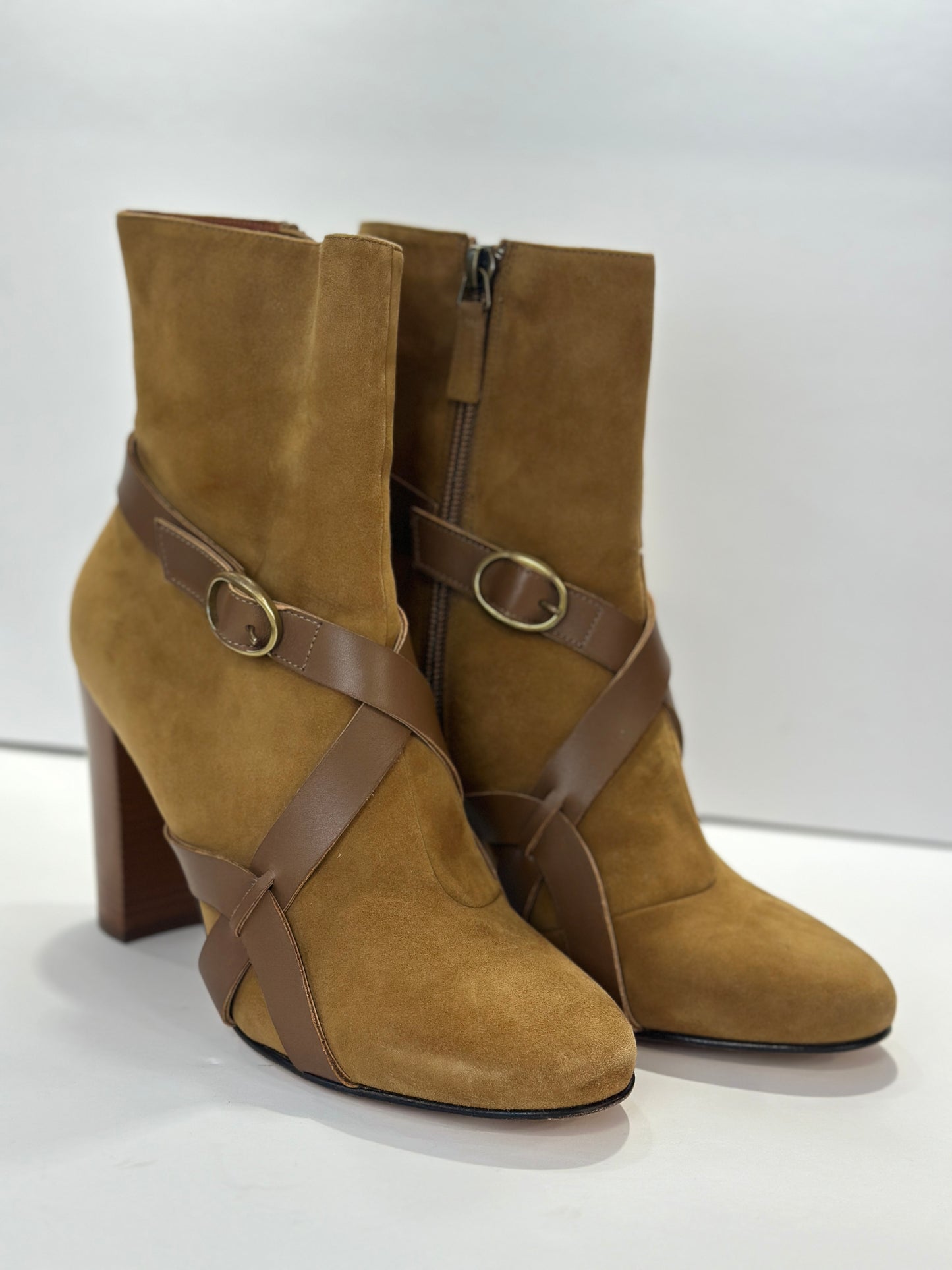 MICHEL VIVIEN NWT Suede Ankle Boots / US7-EU37.5