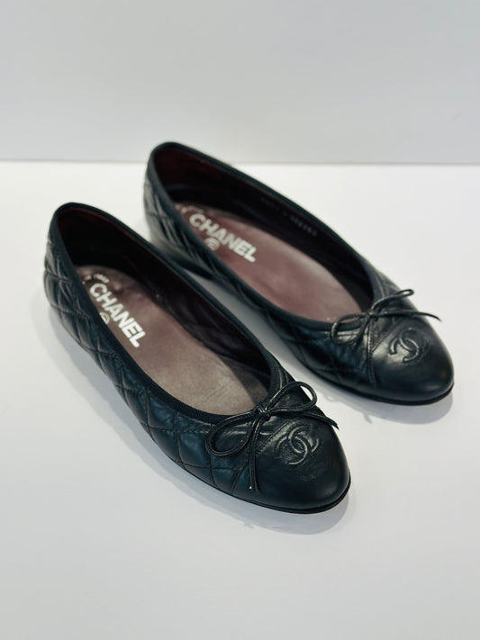 CHANEL Quilted leather Ballet Flats / US6.5-EU37