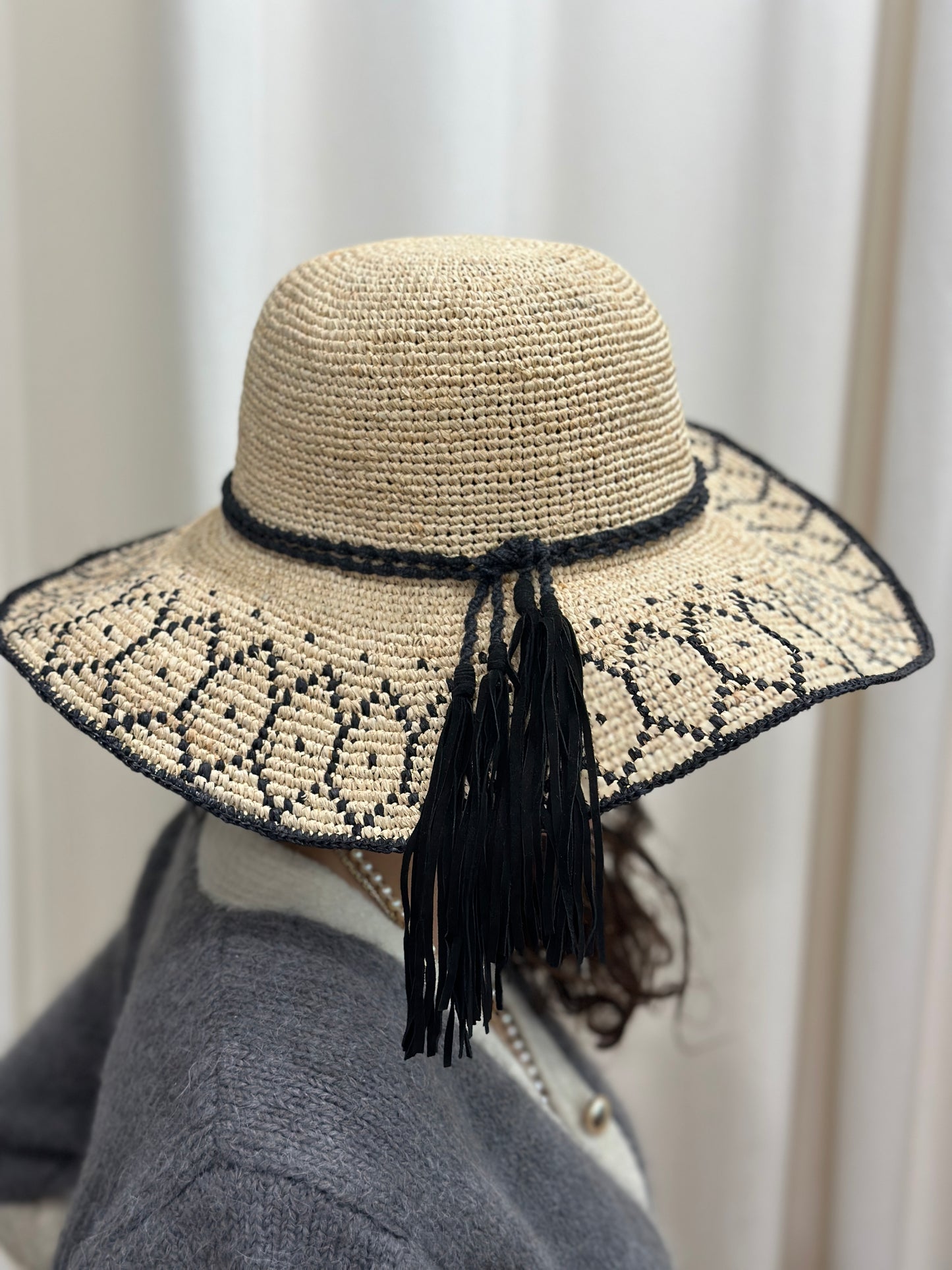 FLORA BELLA rafia hat with black strings