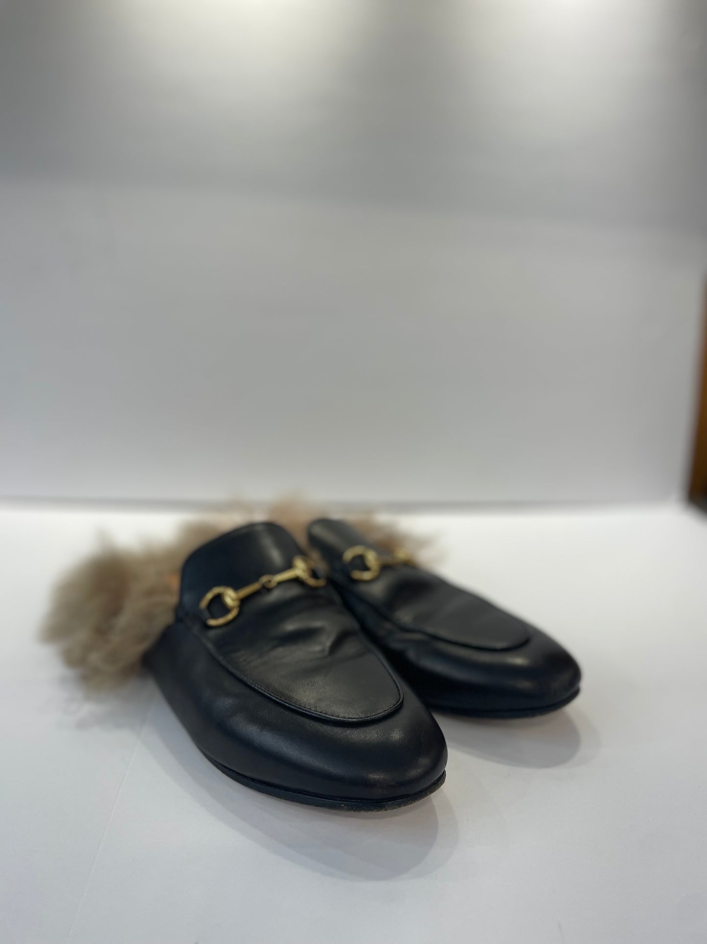 GUCCI Horsebit fur mules/ 38.5-8.5