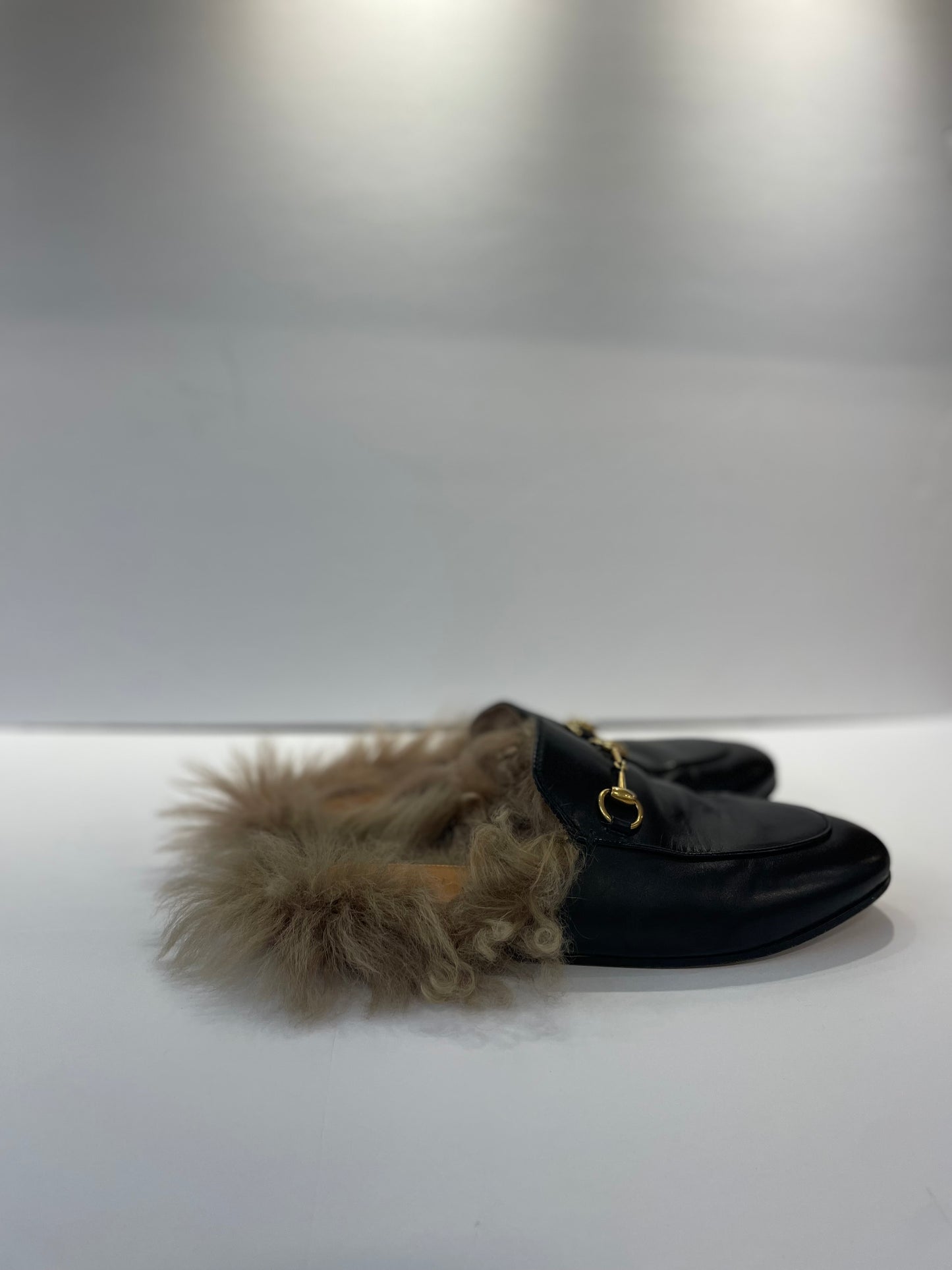 GUCCI Horsebit fur mules/ 38.5-8.5