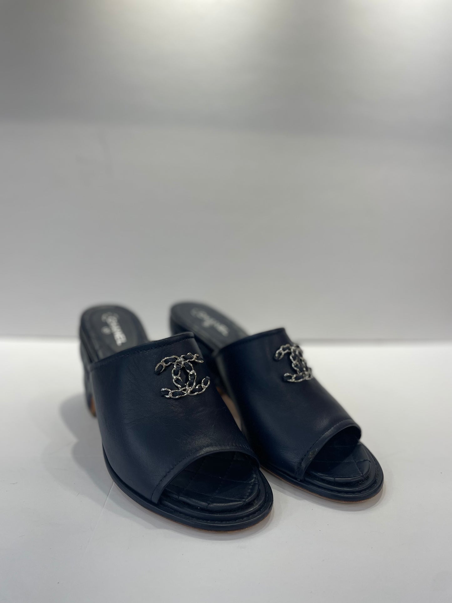 CHANEL Quilted Leather Interlocking CC Mules/ 38.5-8