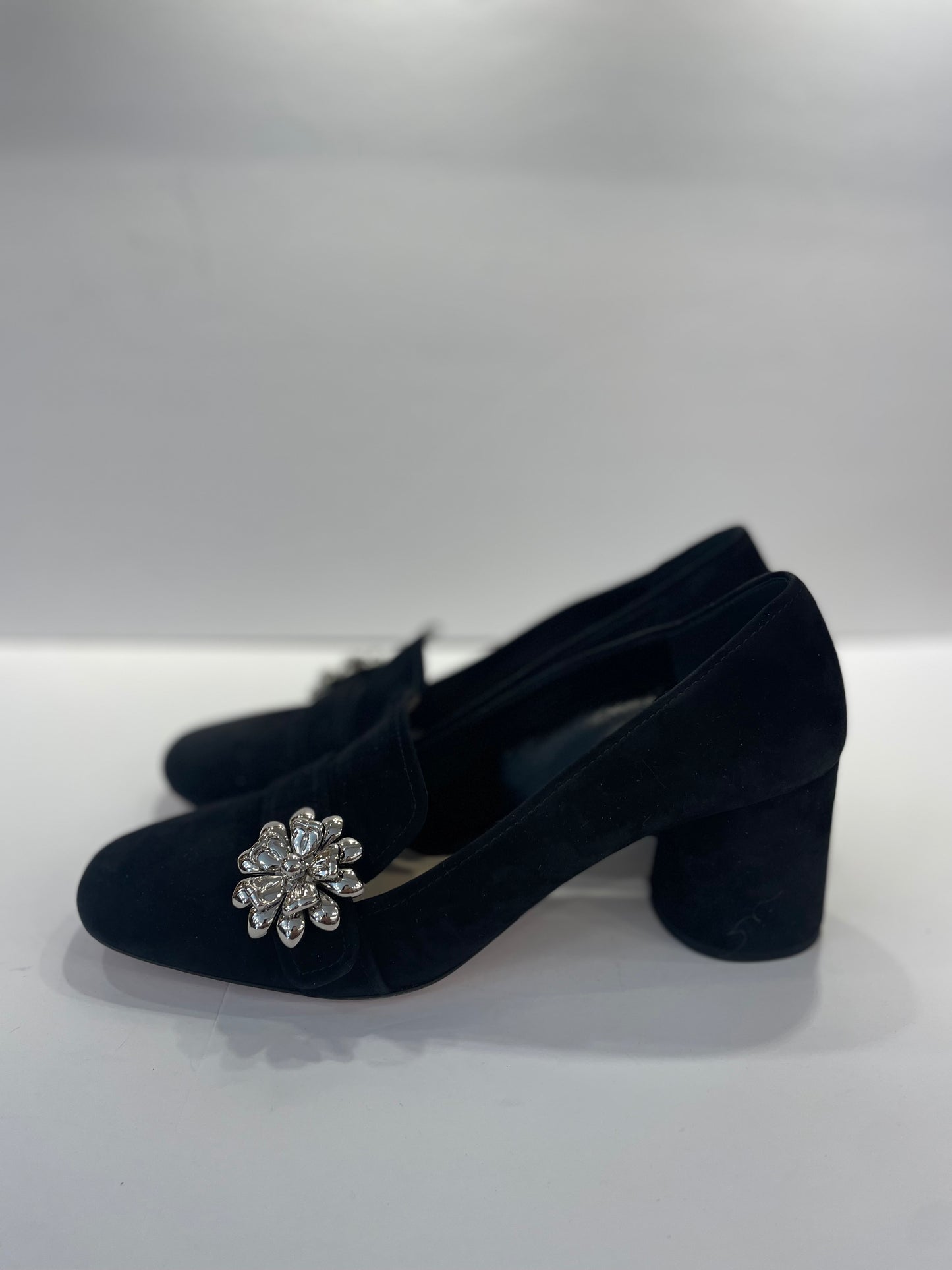 PRADA suede silver flower pumps/ 38.5-8