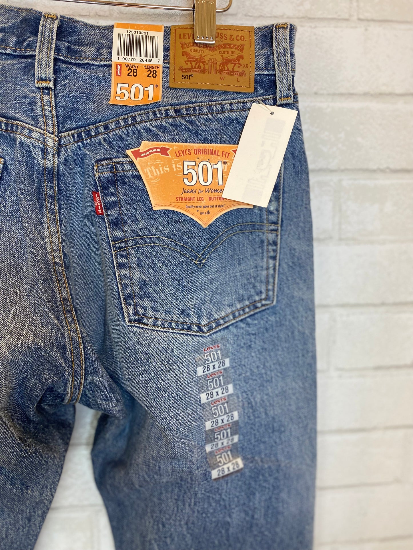 LEVIS NWT 501 Jeans / M-28