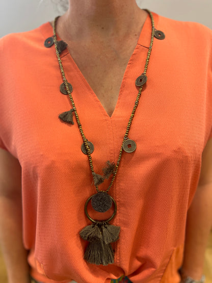 NO BRAND Long grey pompoms necklace