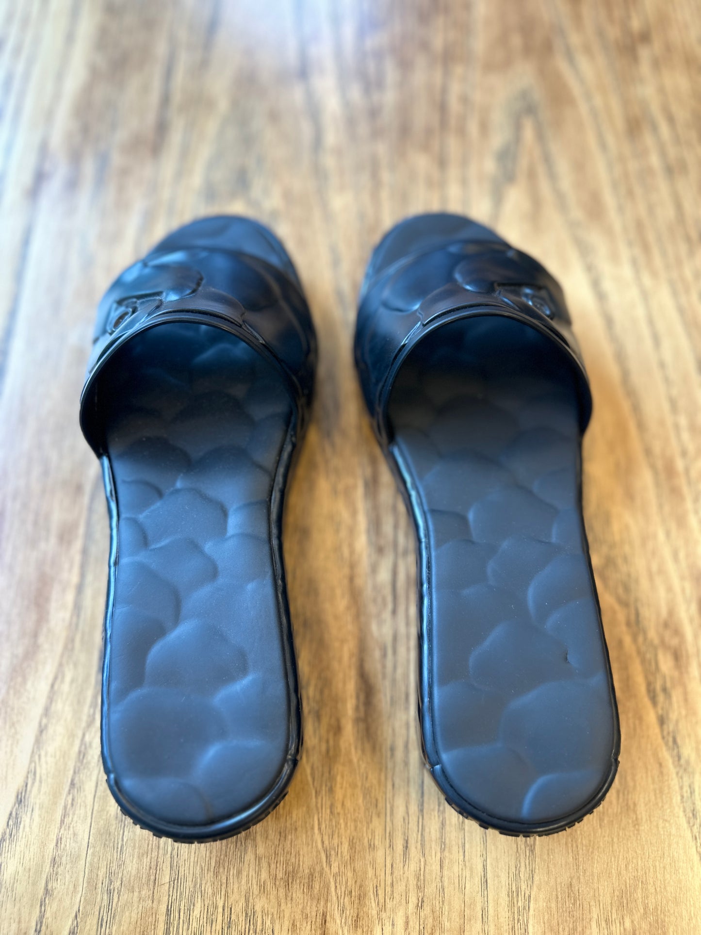 VALENTINO Garavani Black Sculpted  Slip Ons / US6.5-EU37