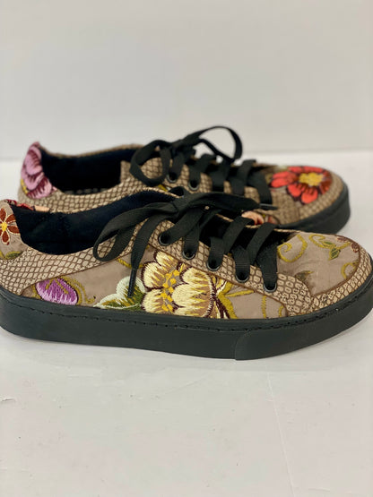 ZAPATIK New Sneakers with embroideries / US6.5