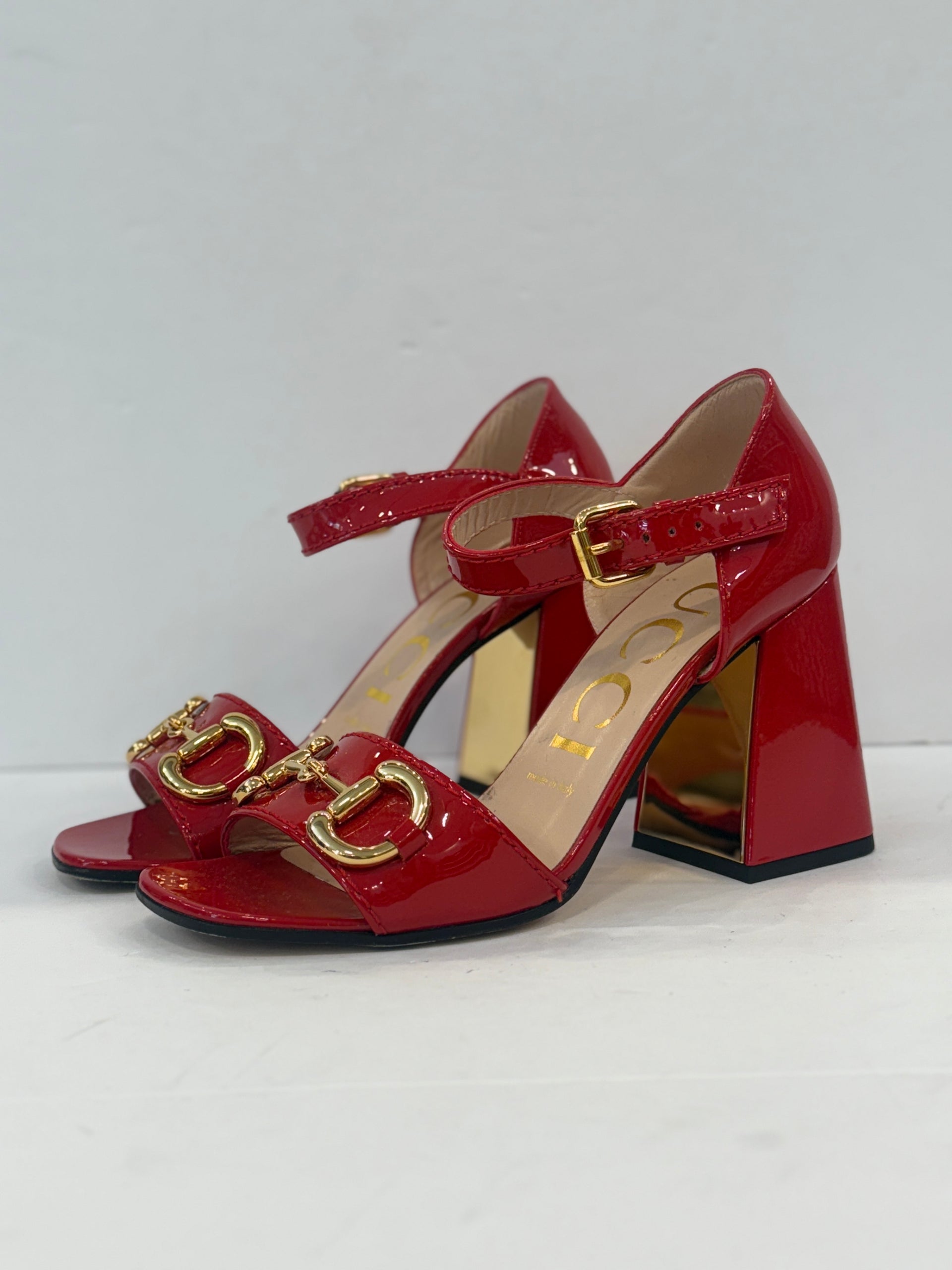 Gucci 新品　赤いストラップ付きハイヒール　37.5 GUCCI Lady Horsebit Block Heel Sandals in Red Patent Leather