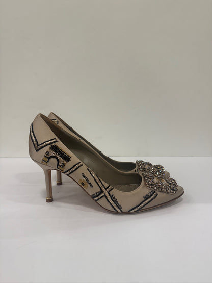 MANOLO BLAHNIK Beige Satin Pump "Decade of Love Anniversary 54th St" / US8 - EUR38