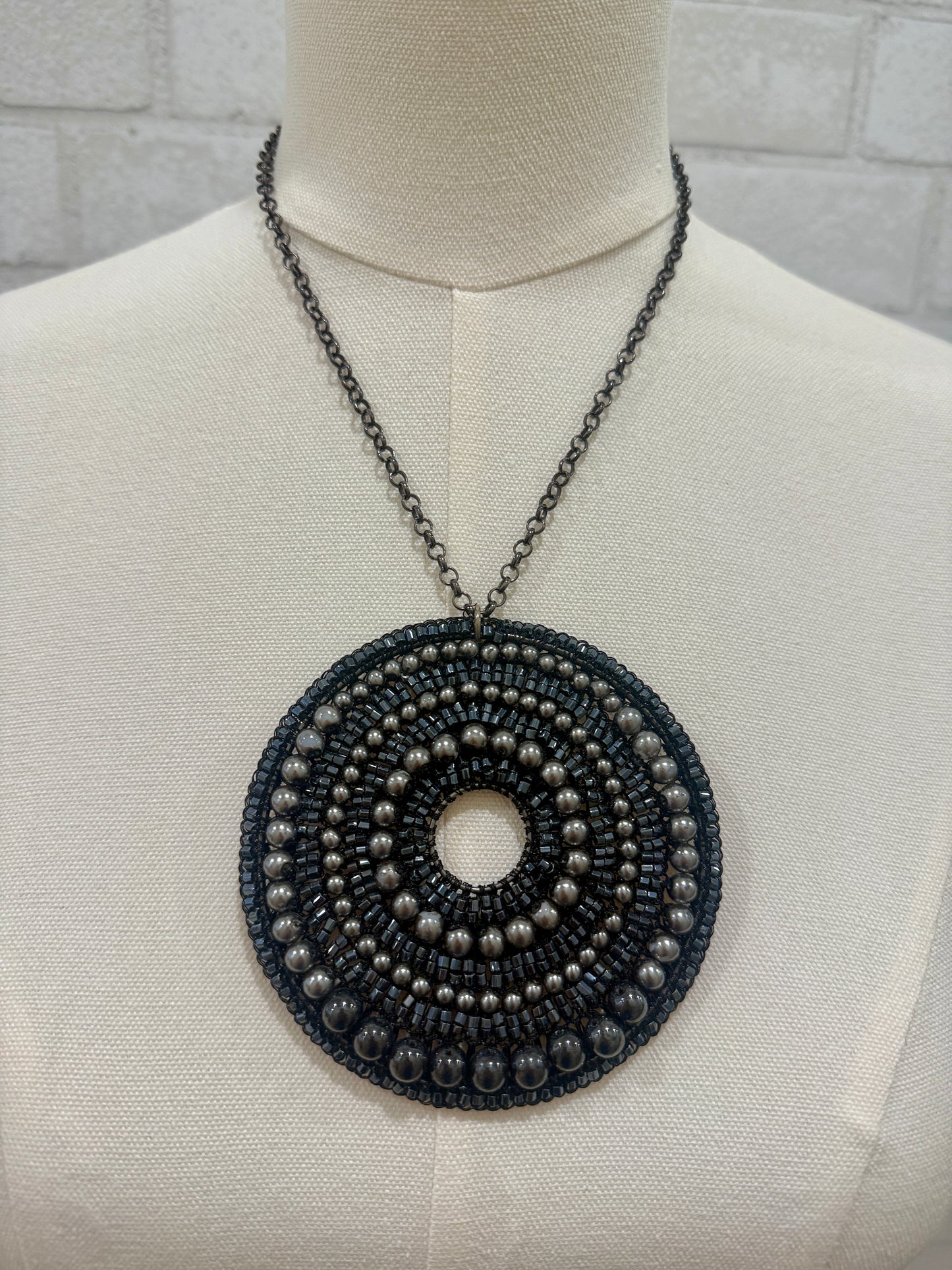 LAVISH Big round beaded pendant and chain