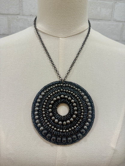 LAVISH Big round beaded pendant and chain