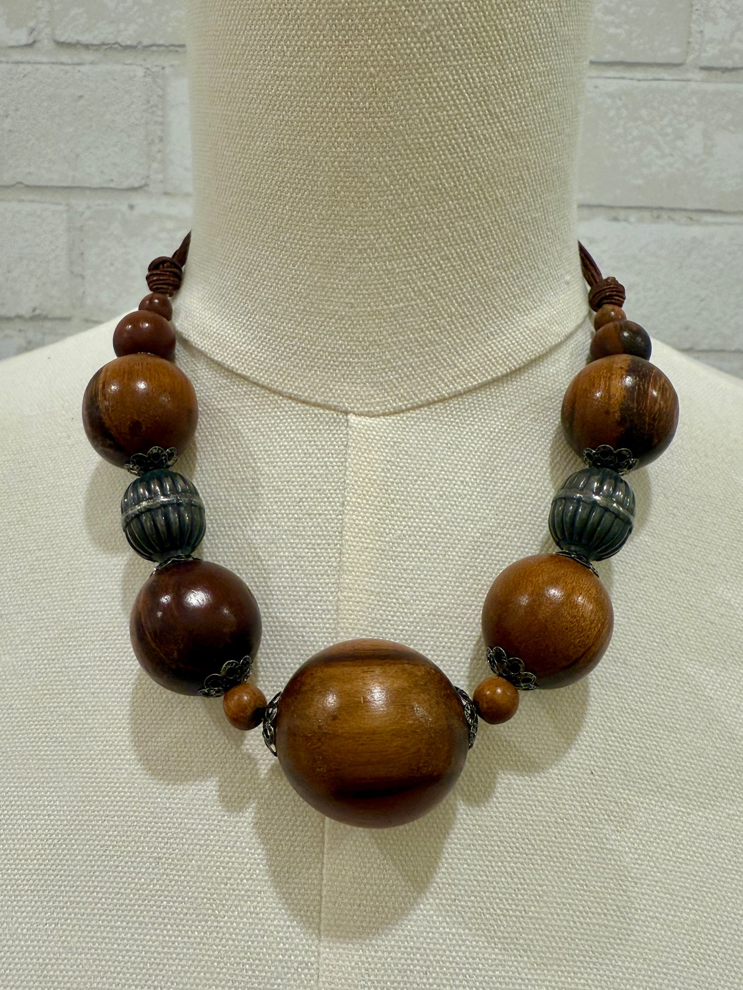 NO BRAND Short wooden Beads Necklace
