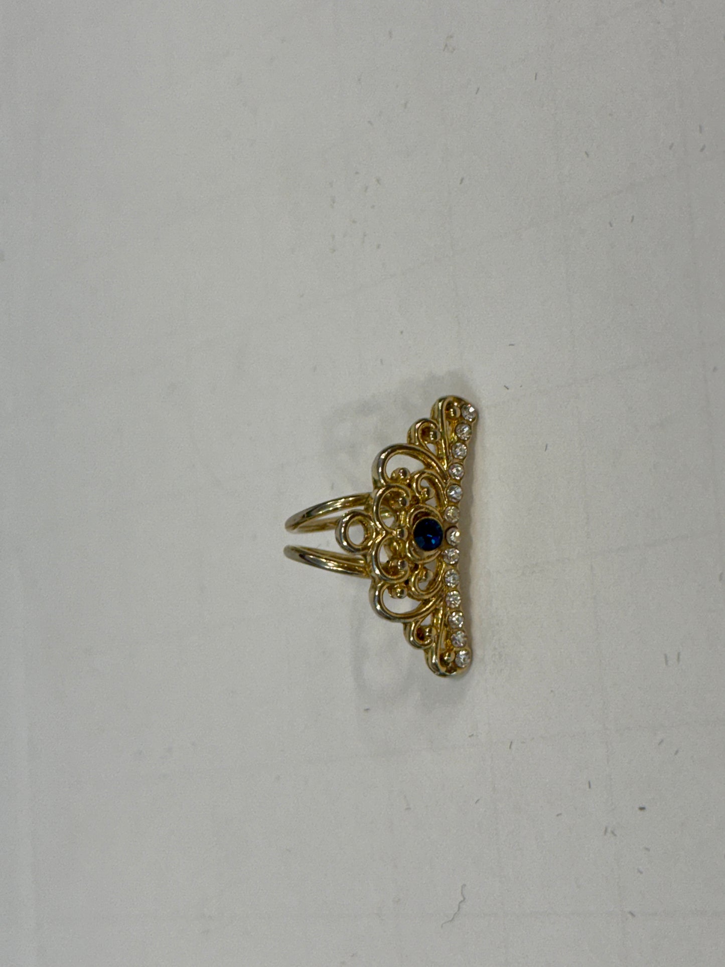 NO BRAND Ear Cuff Gold Color w. Strass