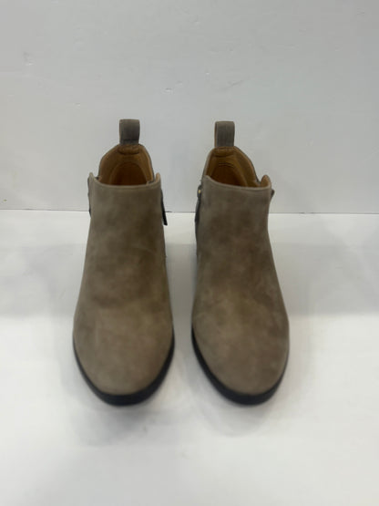 VIONIC NWT Cecily Ankle Suede heeled Boots/ US7- EU38