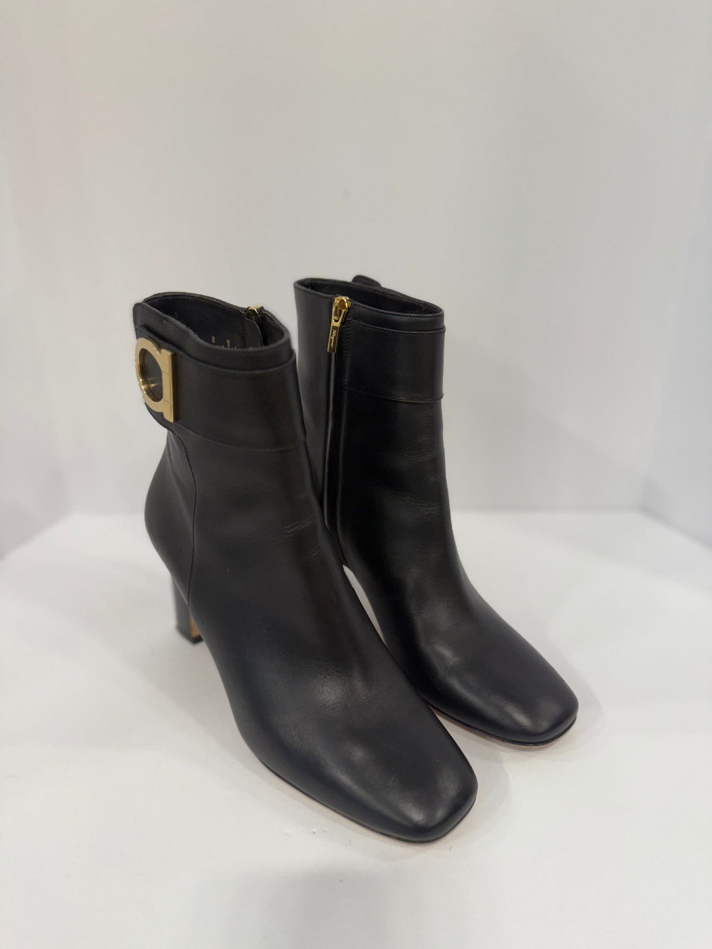 SALVATORE FERRAGAMO Heels Boots/ US 8 -EU 38