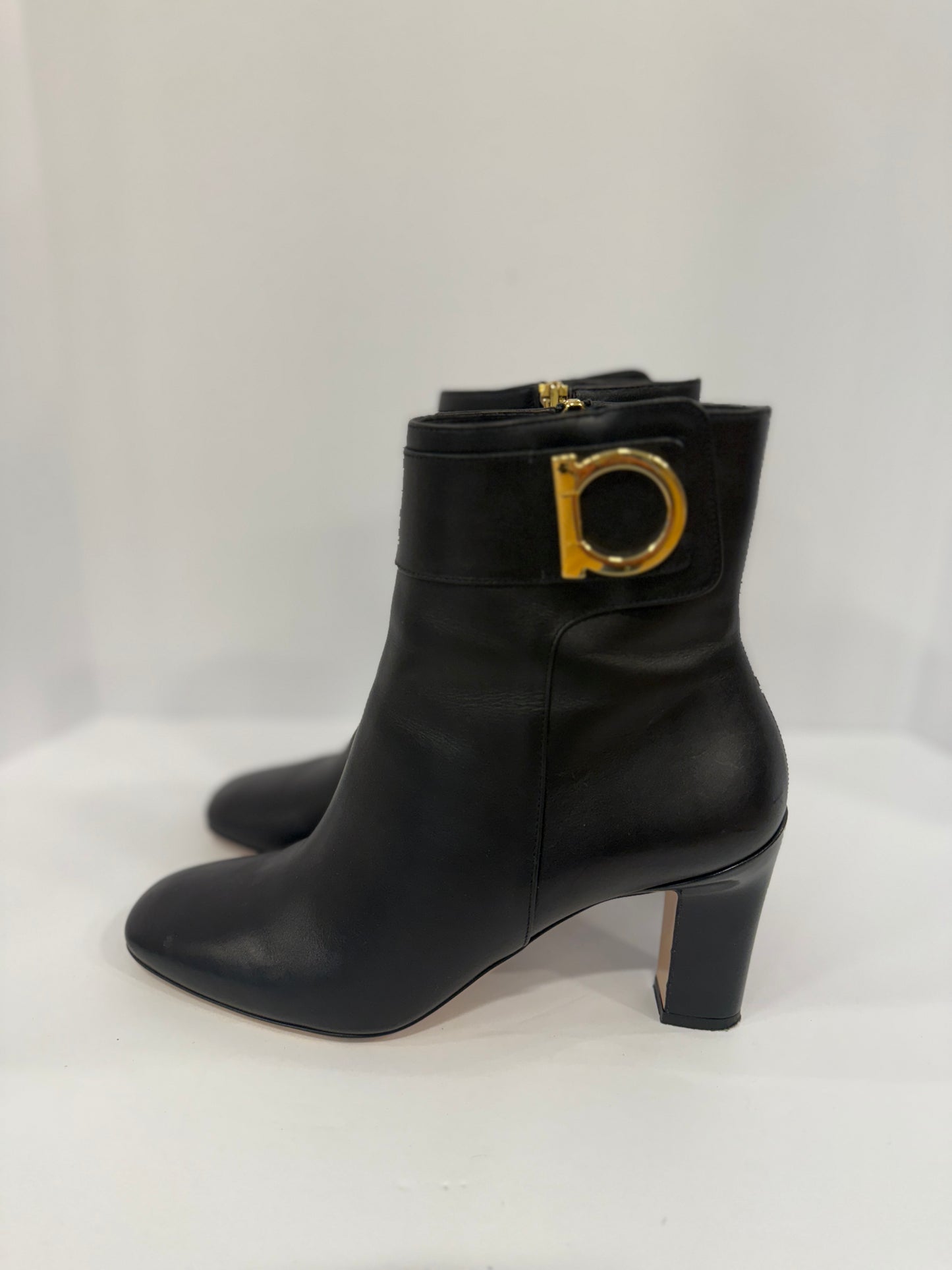 SALVATORE FERRAGAMO Heels Boots/ US 8 -EU 38