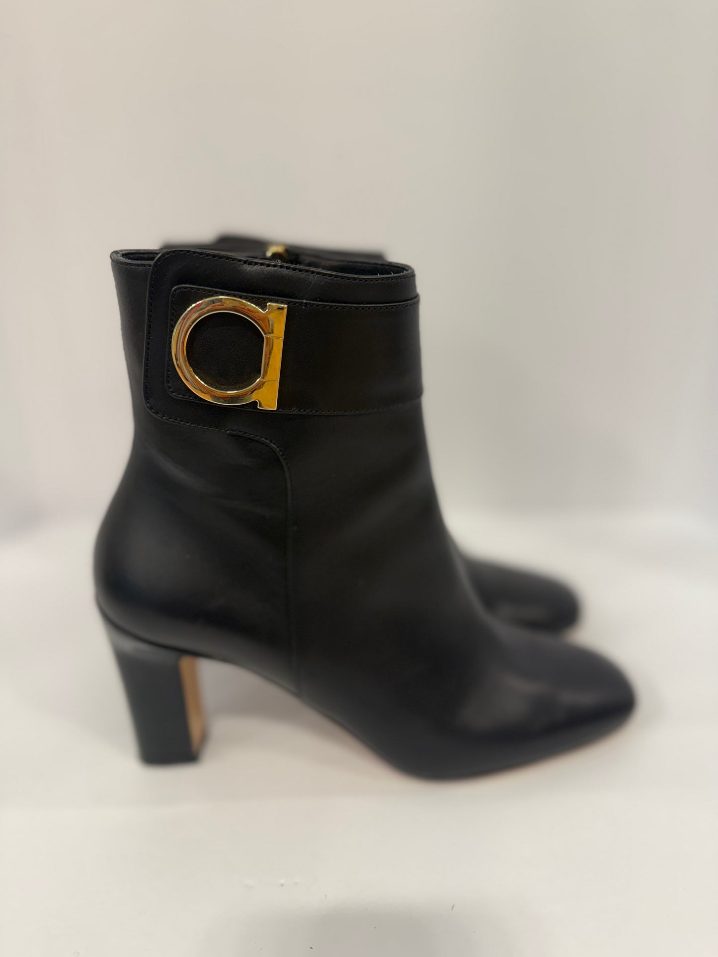 SALVATORE FERRAGAMO Heels Boots/ US 8 -EU 38