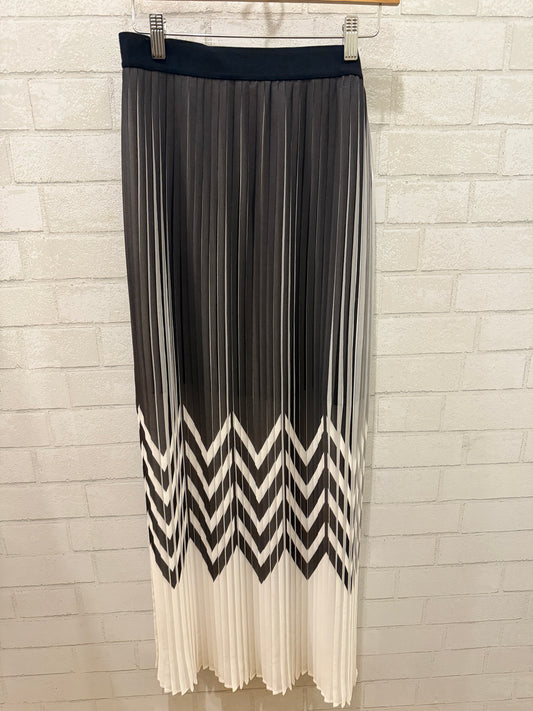 TROUVE NWT Long Printed Skirt/ US S-EU 36