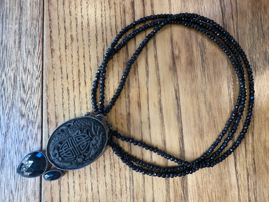 NO BRAND Black Beaded Necklace With Dragon Pendant / OS