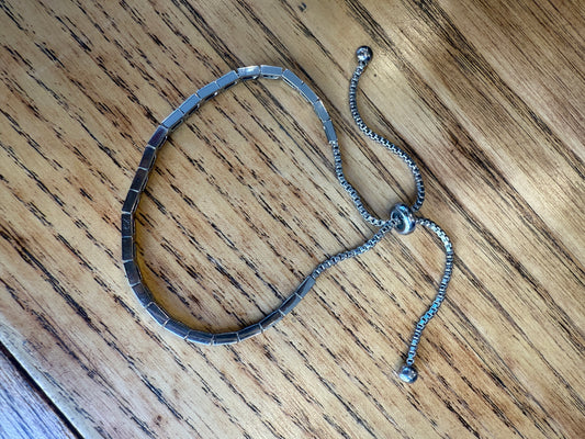 NO BRAND Adjustable Silver Bracelet / OS