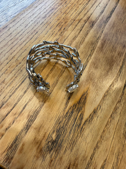 KENDRA SCOTT Large Metal Barcelet With 2 Pearls