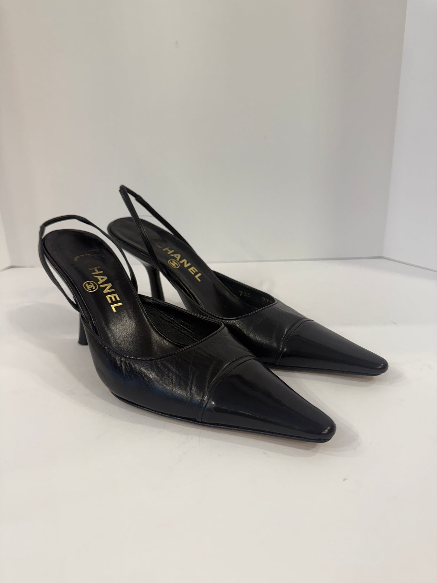 CHANEL Leather Pointed Pump With Heels/ US 7 -EU 37.5