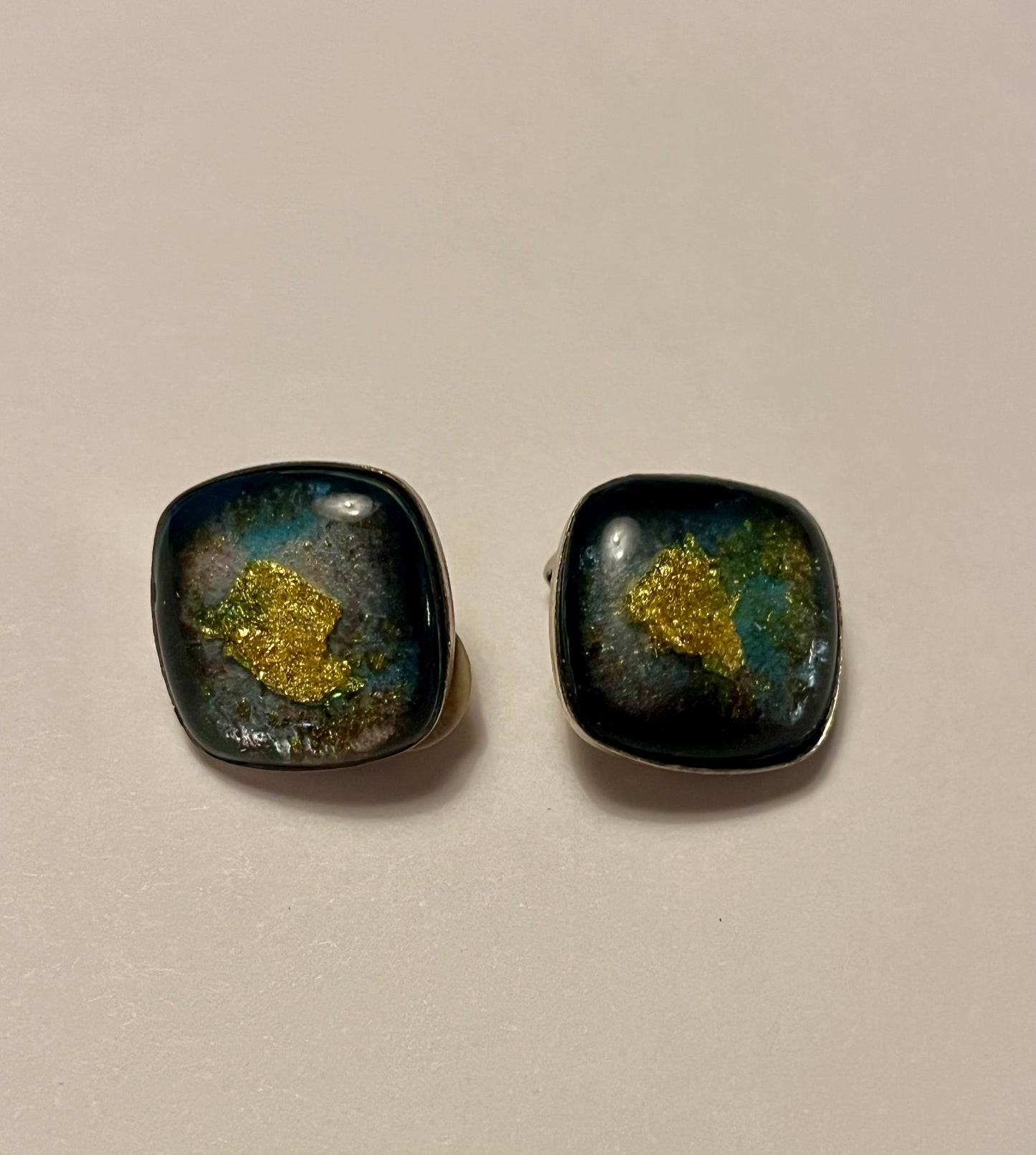 NO BRAND Gold Foil Square Clip-on Earrings