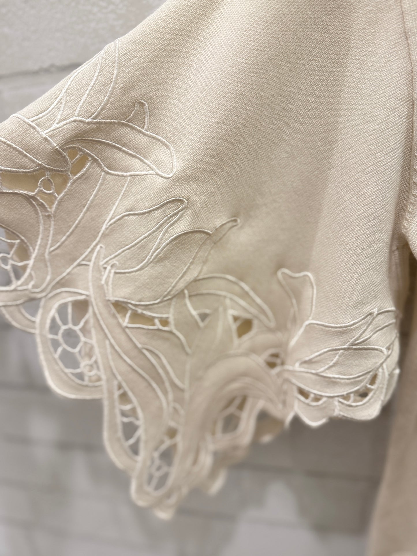 OSCAR DE LA RENTA Laser Cut Embroidered Sleeves Sweater / M
