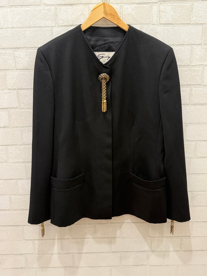 Gy Wool  Round Neck Ls Jacket with Brooch on sleeves/US10-L