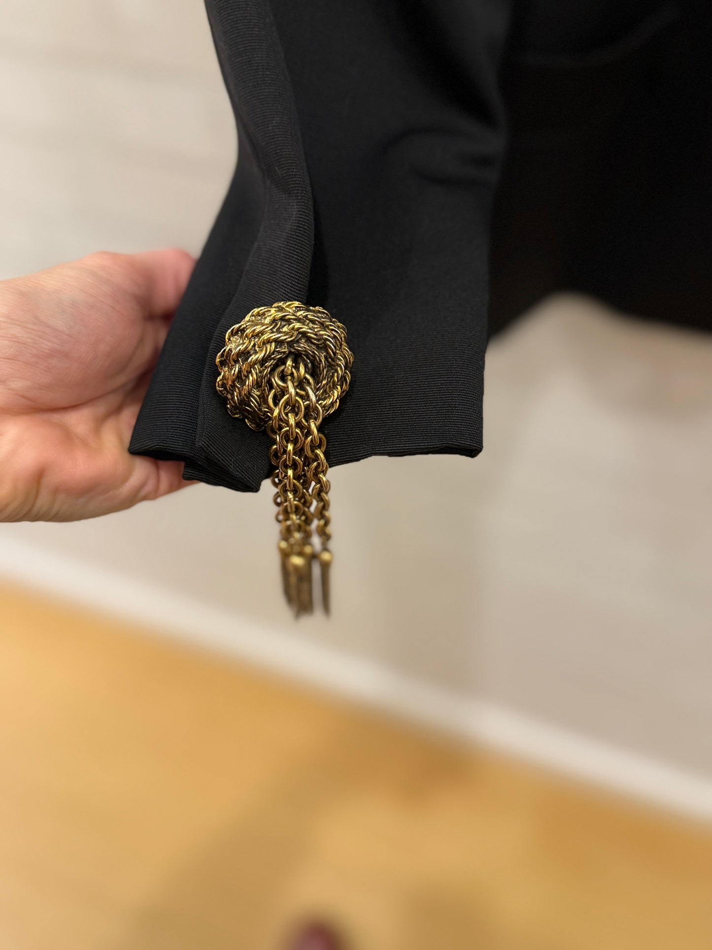 Gy Wool  Round Neck Ls Jacket with Brooch on sleeves/US10-L