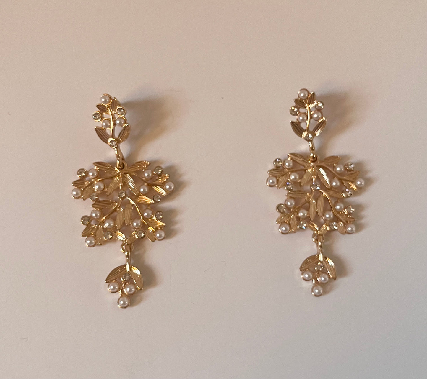 NO BRAND Gold Leaf Pearls Dangle Earrings