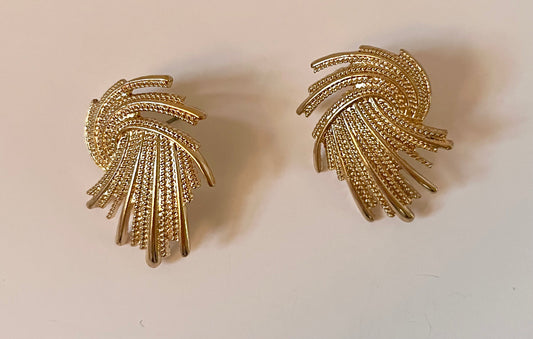 NO BRAND Gold Twist Earrings